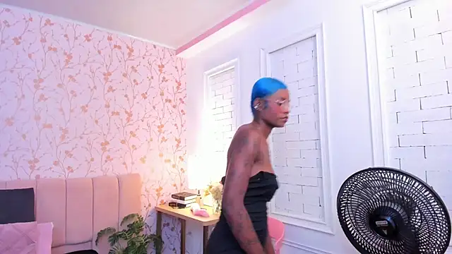 amber-hill online show from March 4, 7:20 pm