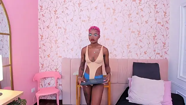 amber-hill online show from April 1, 4:15 pm