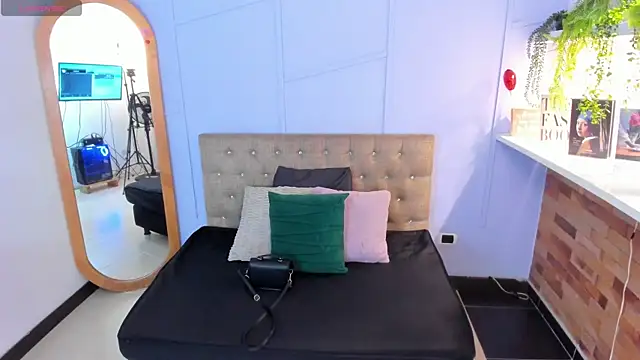 Snapshot of amber-hill chatting on July 7, 12:09 pm amber-hill online show from July 7, 12:09 pm