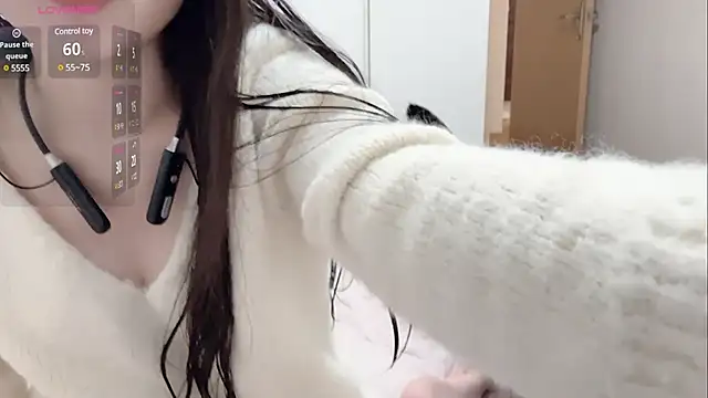 Snapshot of Sweet-Angel999 chatting on February 18, 1:55 pm Sweet-Angel999 online show from February 18, 1:55 pm