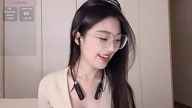 Snapshot of Sweet-Angel999 chatting on March 19, 12:56 pm Sweet-Angel999 online show from March 19, 12:56 pm