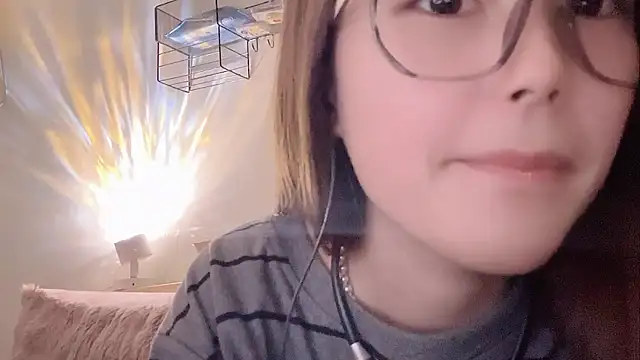 Snapshot of Sweet-Angel999 chatting on February 7, 3:38 pm Sweet-Angel999 online show from February 7, 3:38 pm