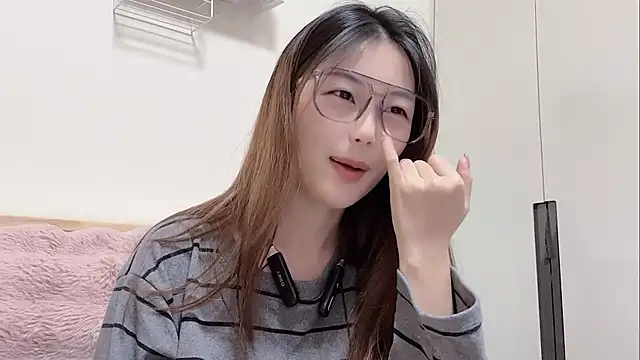 Snapshot of Sweet-Angel999 chatting on February 20, 4:18 pm Sweet-Angel999 online show from February 20, 4:18 pm