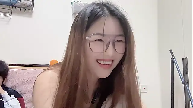 Snapshot of Sweet-Angel999 chatting on February 24, 3:21 pm Sweet-Angel999 online show from February 24, 3:21 pm