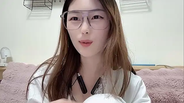 Snapshot of Sweet-Angel999 chatting on February 25, 3:54 pm Sweet-Angel999 online show from February 25, 3:54 pm