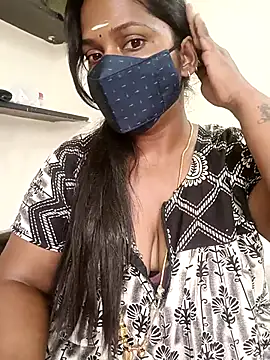 Snapshot of Renuma chatting on February 12, 3:51 am Renuma online show from February 12, 3:51 am