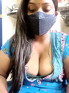 Snapshot of Renuma chatting on February 16, 8:43 am Renuma online show from February 16, 8:43 am