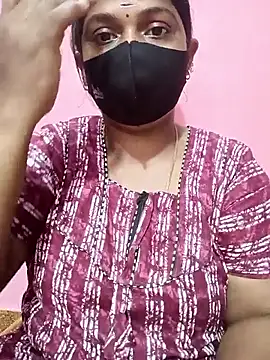 Snapshot of Renuma chatting on October 3, 10:56 am Renuma online show from October 3, 10:56 am