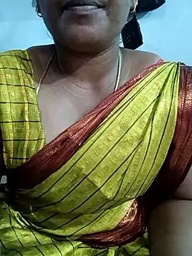 Snapshot of Renuma chatting on October 5, 8:23 am Renuma online show from October 5, 8:23 am