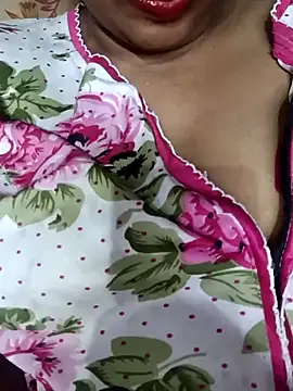 Snapshot of Wifesuman40 chatting on December 13, 11:45 am Wifesuman40 online show from December 13, 11:45 am