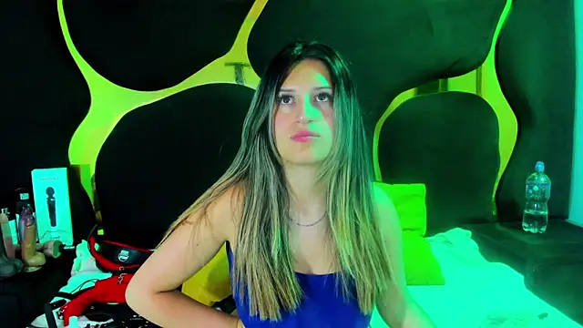 GiaRoussel online show from December 3, 4:16 pm