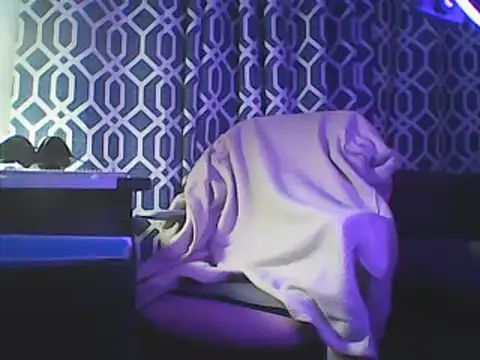 Snapshot of YourFaceMyThrone27 chatting on December 19, 8:55 pm YourFaceMyThrone27 online show from December 19, 8:55 pm