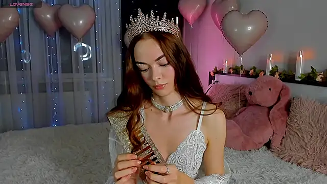 Undertheskin online show from February 8, 7:16 pm