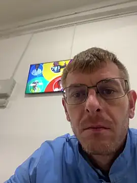 Snapshot of adrian90bi11 chatting on March 23, 5:22 am adrian90bi11 online show from March 23, 5:22 am