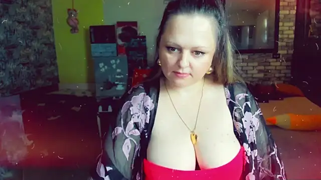 KlaraHoll online show from December 14, 8:45 am