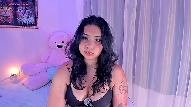 Snapshot of kiki_cavilll chatting on June 18, 12:00 am kiki cavilll online show from June 18, 12:00 am