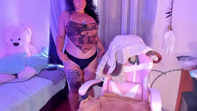 Snapshot of kiki_cavilll chatting on June 24, 3:22 pm kiki cavilll online show from June 24, 3:22 pm