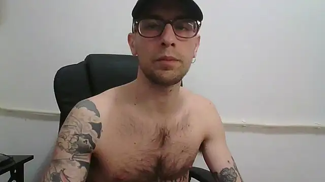 Snapshot of mikealcorleone chatting on January 18, 12:35 am mikealcorleone online show from January 18, 12:35 am