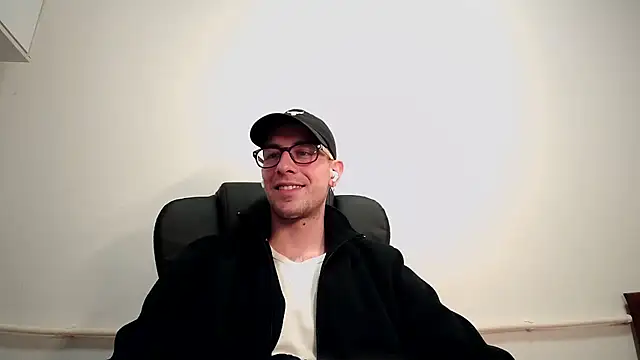 Snapshot of mikealcorleone chatting on February 23, 4:57 pm mikealcorleone online show from February 23, 4:57 pm