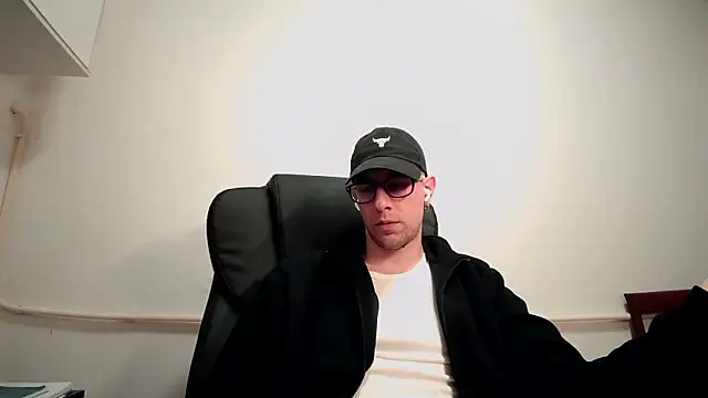 Snapshot of mikealcorleone chatting on February 23, 8:11 pm mikealcorleone online show from February 23, 8:11 pm