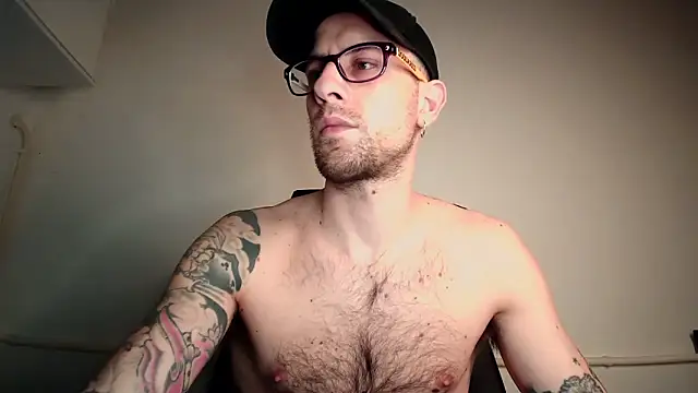Snapshot of mikealcorleone chatting on March 6, 12:32 am mikealcorleone online show from March 6, 12:32 am