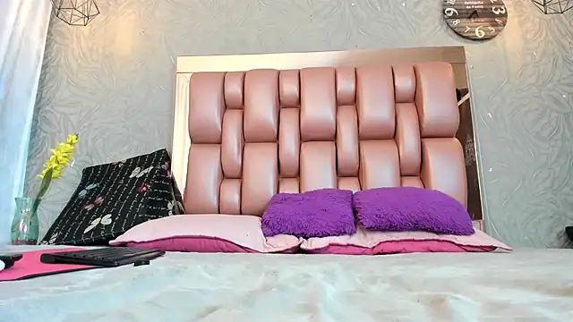 KOURTNEY-- online show from February 7, 2:37 am