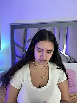 Snapshot of paulette_dupont chatting on February 6, 3:37 am paulette dupont online show from February 6, 3:37 am
