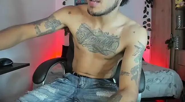 Snapshot of mikee_scooth chatting on February 25, 3:42 am mikee scooth online show from February 25, 3:42 am