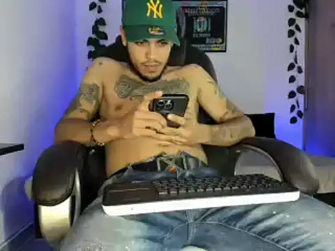 Snapshot of mikee_scooth chatting on March 16, 6:31 am mikee scooth online show from March 16, 6:31 am