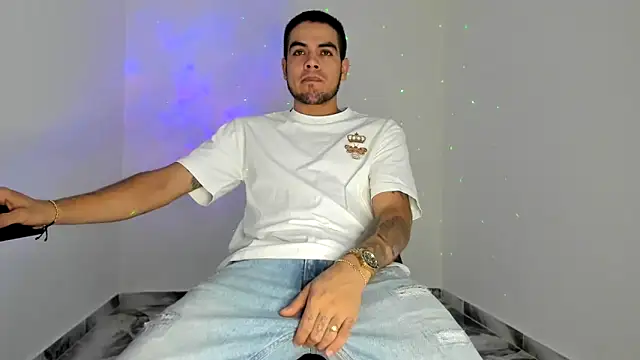 Snapshot of mikee_scooth chatting on February 27, 5:35 pm mikee scooth online show from February 27, 5:35 pm