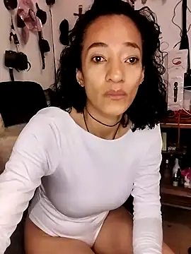 Snapshot of SamaraMartinez chatting on May 7, 11:48 am SamaraMartinez online show from May 7, 11:48 am