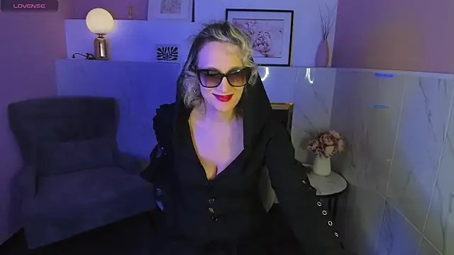 Queen Anna  online show from January 23, 4:48 pm