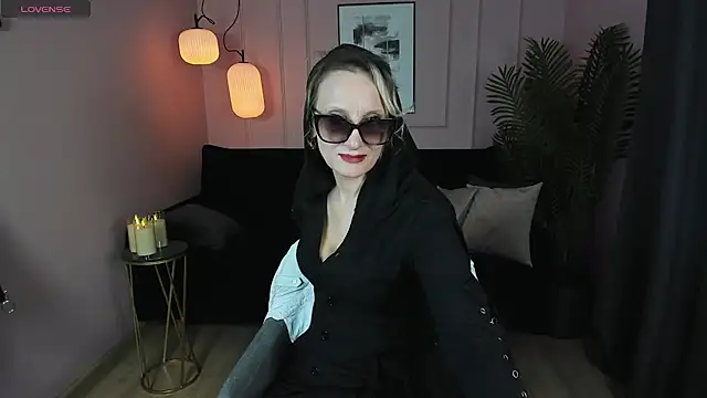 Queen Anna  online show from January 30, 11:55 am