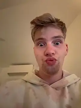 Snapshot of CDLukeLucy420 chatting on October 2, 7:10 pm CDLukeLucy420 online show from October 2, 7:10 pm