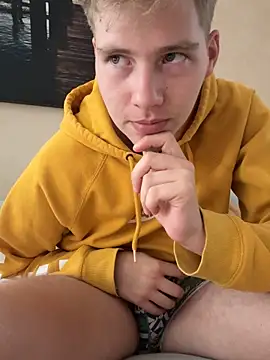 Snapshot of CDLukeLucy420 chatting on October 7, 9:50 am CDLukeLucy420 online show from October 7, 9:50 am