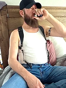 Icebearsticlese online show from February 11, 9:53 pm