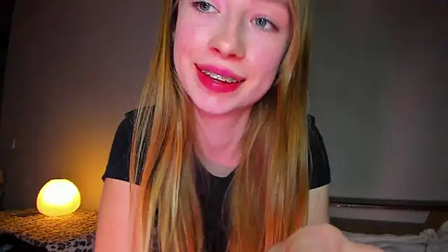 Snapshot of minidivaa_ chatting on April 2, 7:22 pm minidivaa online show from April 2, 7:22 pm