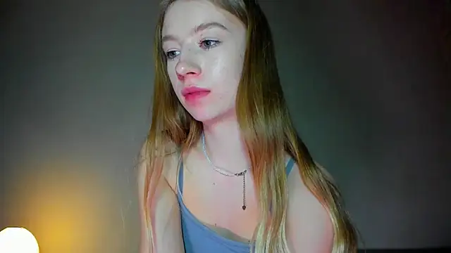 Snapshot of minidivaa_ chatting on April 5, 9:23 pm minidivaa online show from April 5, 9:23 pm