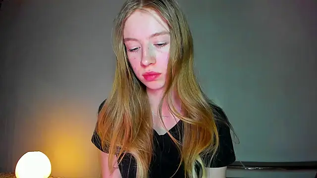 Snapshot of minidivaa_ chatting on April 8, 7:58 pm minidivaa online show from April 8, 7:58 pm