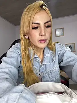 Snapshot of alicev_kitty chatting on February 27, 1:07 pm alicev kitty online show from February 27, 1:07 pm