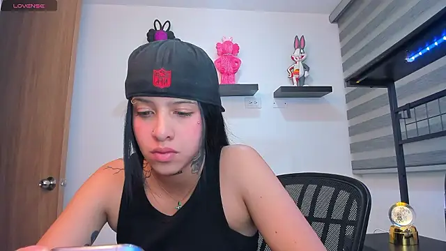 Gangster Girl online show from February 10, 3:10 am