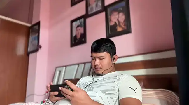 Snapshot of rasbari22 chatting on December 17, 9:07 am rasbari22 online show from December 17, 9:07 am