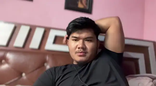 Snapshot of rasbari22 chatting on February 8, 8:32 pm rasbari22 online show from February 8, 8:32 pm