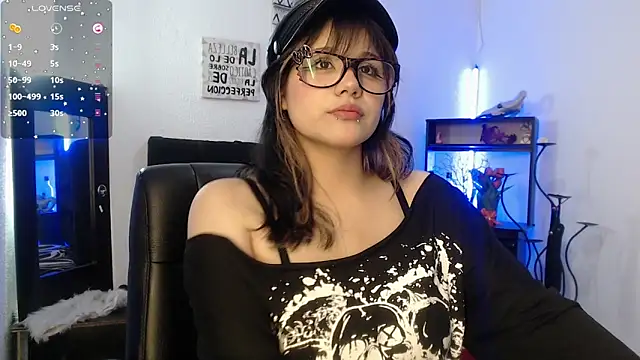 mixie cute online show from November 5, 6:30 pm