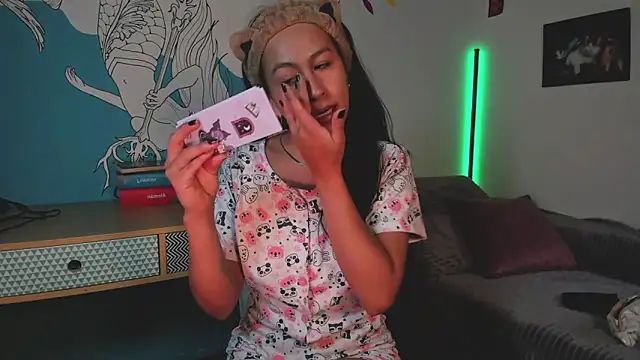 EmiGomez  online show from February 7, 12:09 pm