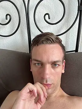 Snapshot of nickdtr chatting on July 2, 8:31 am nickdtr online show from July 2, 8:31 am