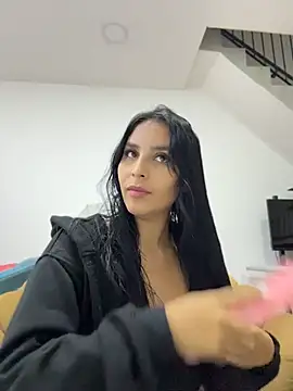  miaquevedo  online show from April 13, 12:21 pm