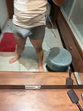 Snapshot of versatile_guy01 chatting on February 7, 1:53 am versatile guy01 online show from February 7, 1:53 am