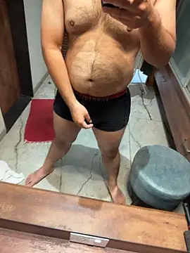 Snapshot of versatile_guy01 chatting on February 8, 3:21 am versatile guy01 online show from February 8, 3:21 am