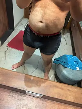 Snapshot of versatile_guy01 chatting on February 8, 5:05 pm versatile guy01 online show from February 8, 5:05 pm